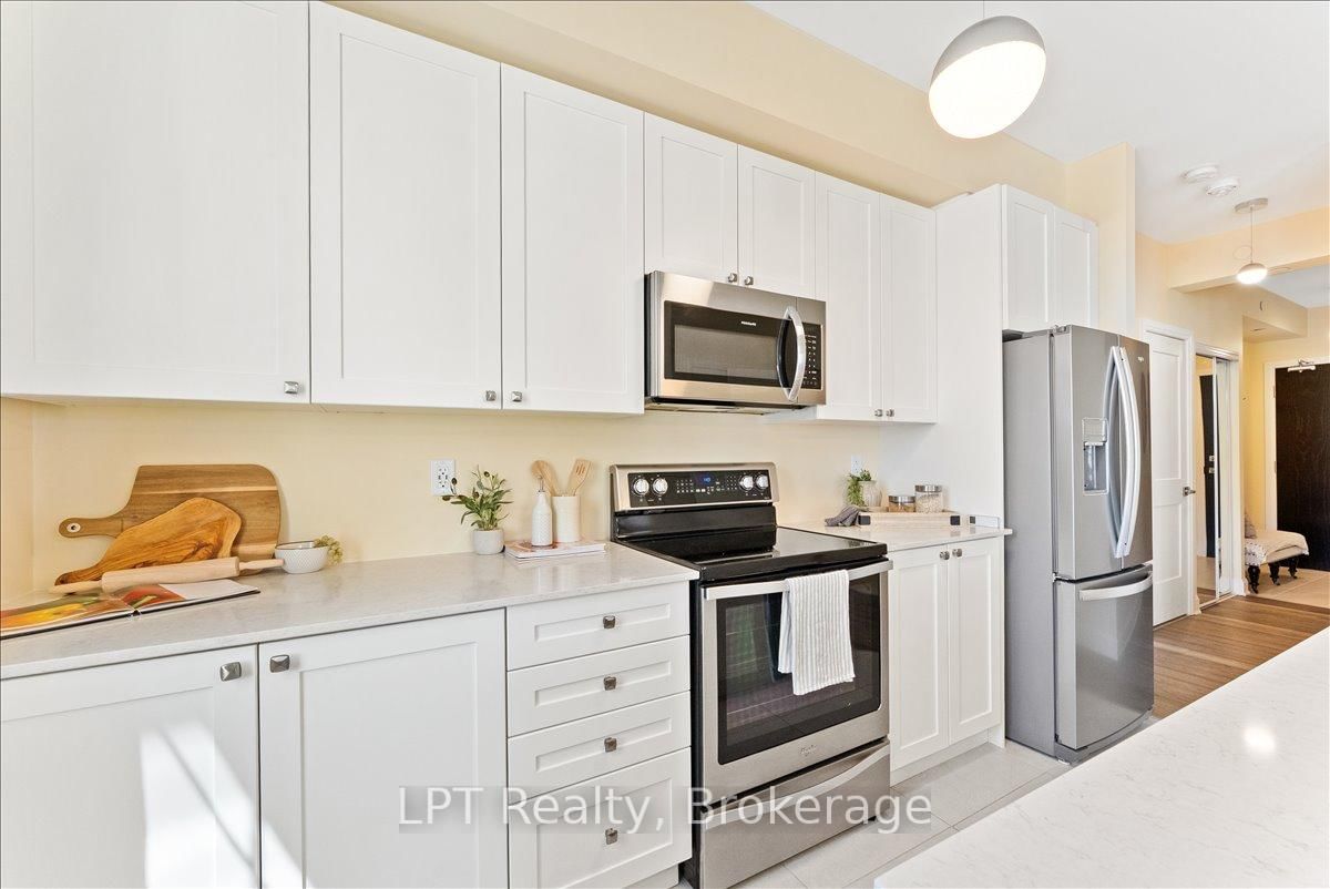 50 Lakebreeze Drive, Unit 102 - Photo 11