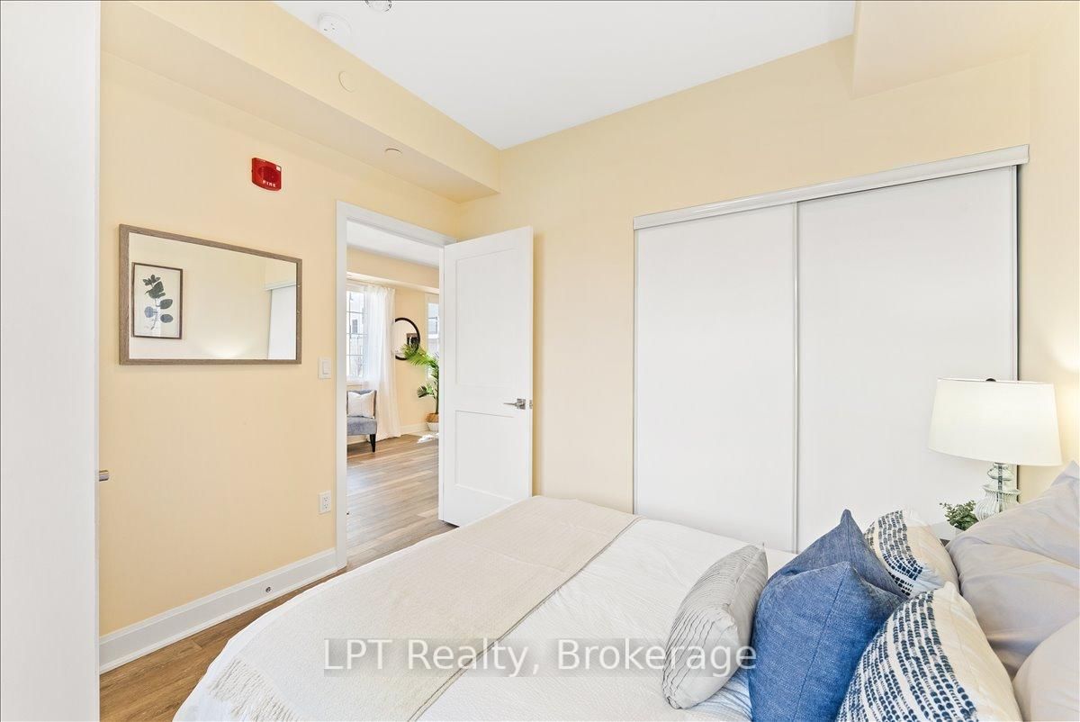 50 Lakebreeze Drive, Unit 102 - Photo 22