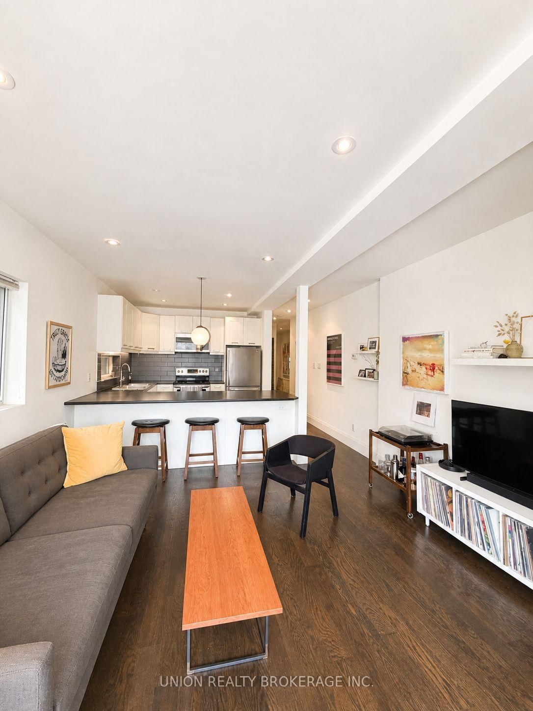 20 Balsam Avenue, Unit Main - Photo 3