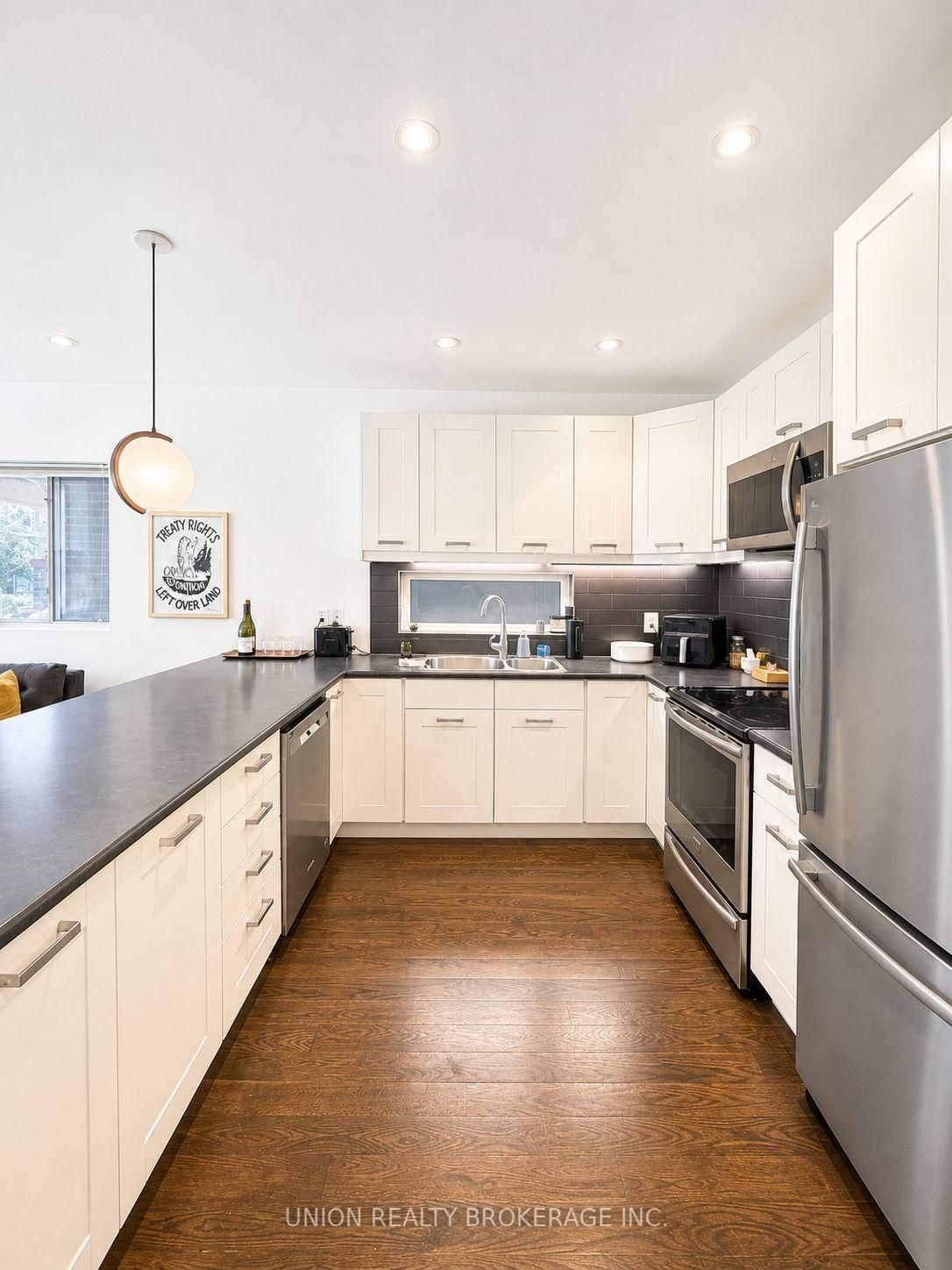 20 Balsam Avenue, Unit Main - Photo 8