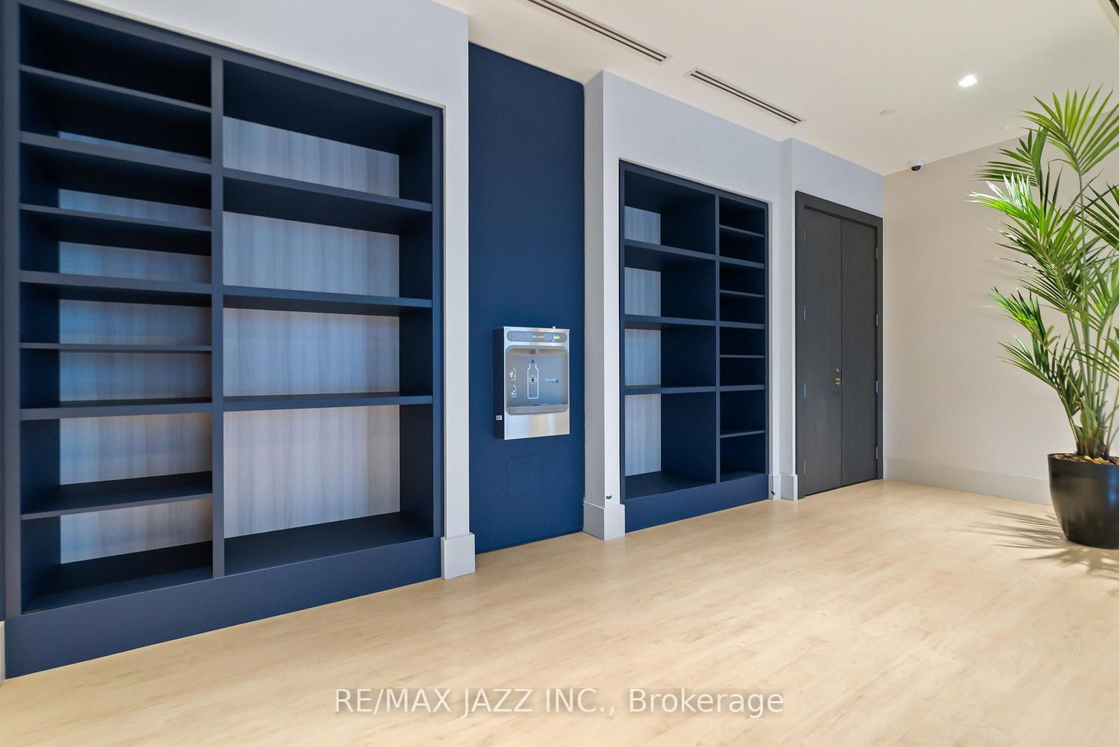2545 SIMCOE Street N, Unit PH 16 - Photo 35