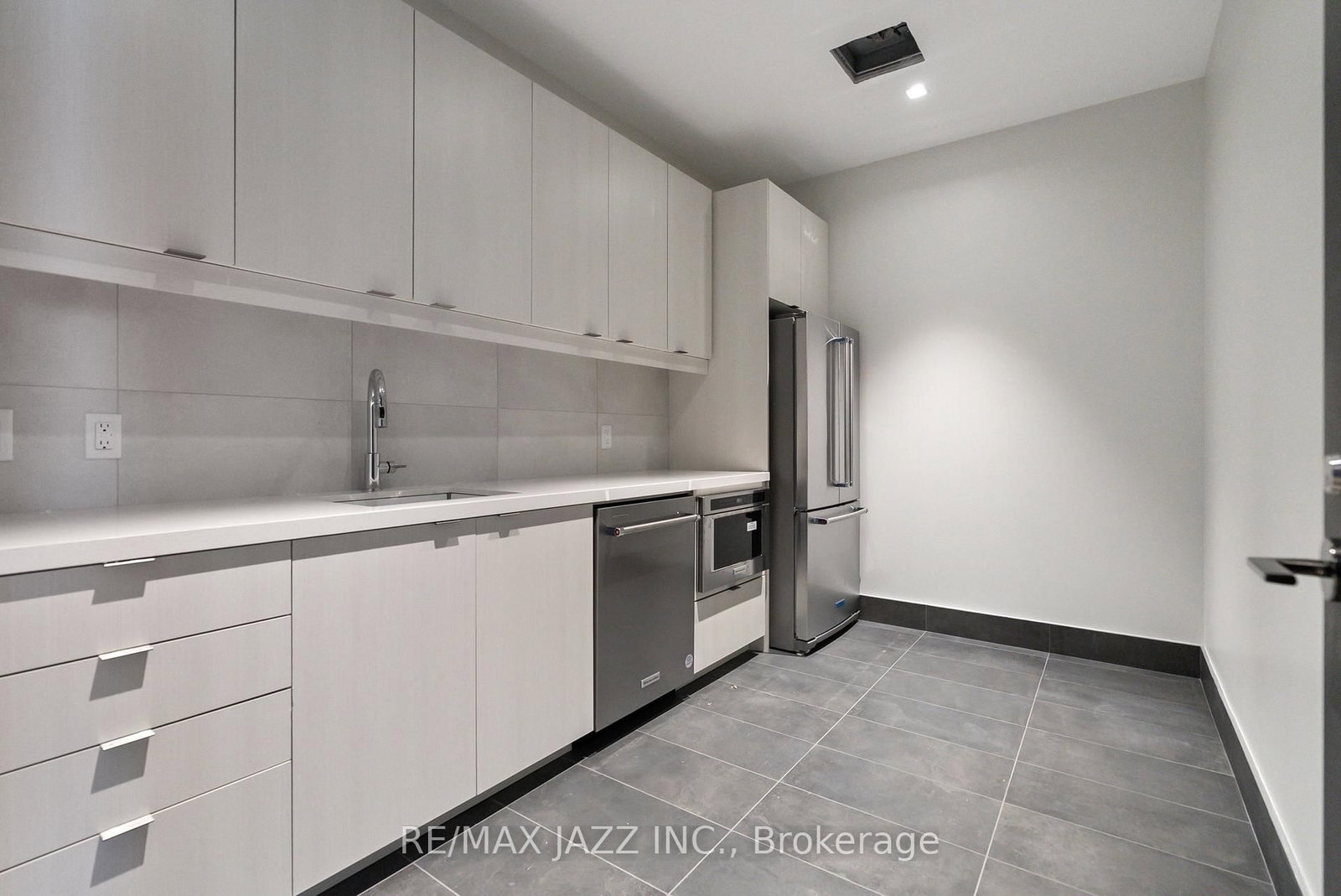 2545 SIMCOE Street N, Unit PH 16 - Photo 47