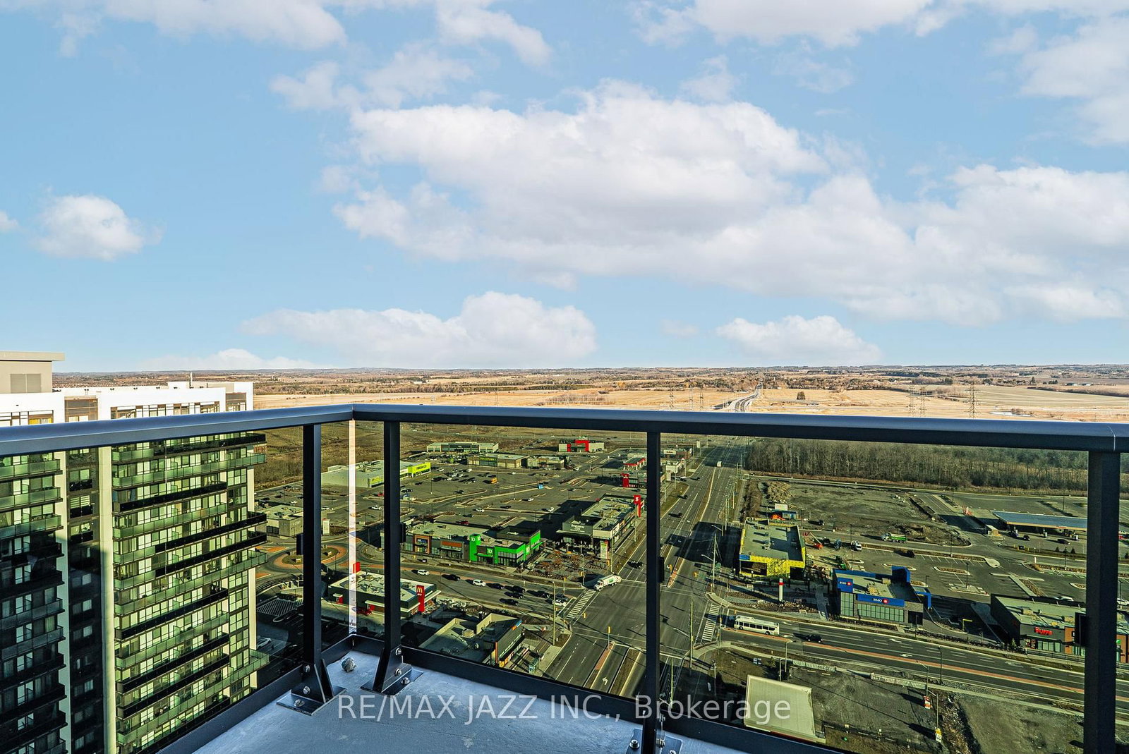 2545 SIMCOE Street N, Unit PH 16 - Photo 5