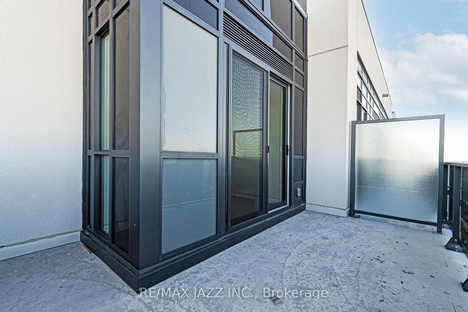 2545 SIMCOE Street N, Unit PH 16 - Photo 6