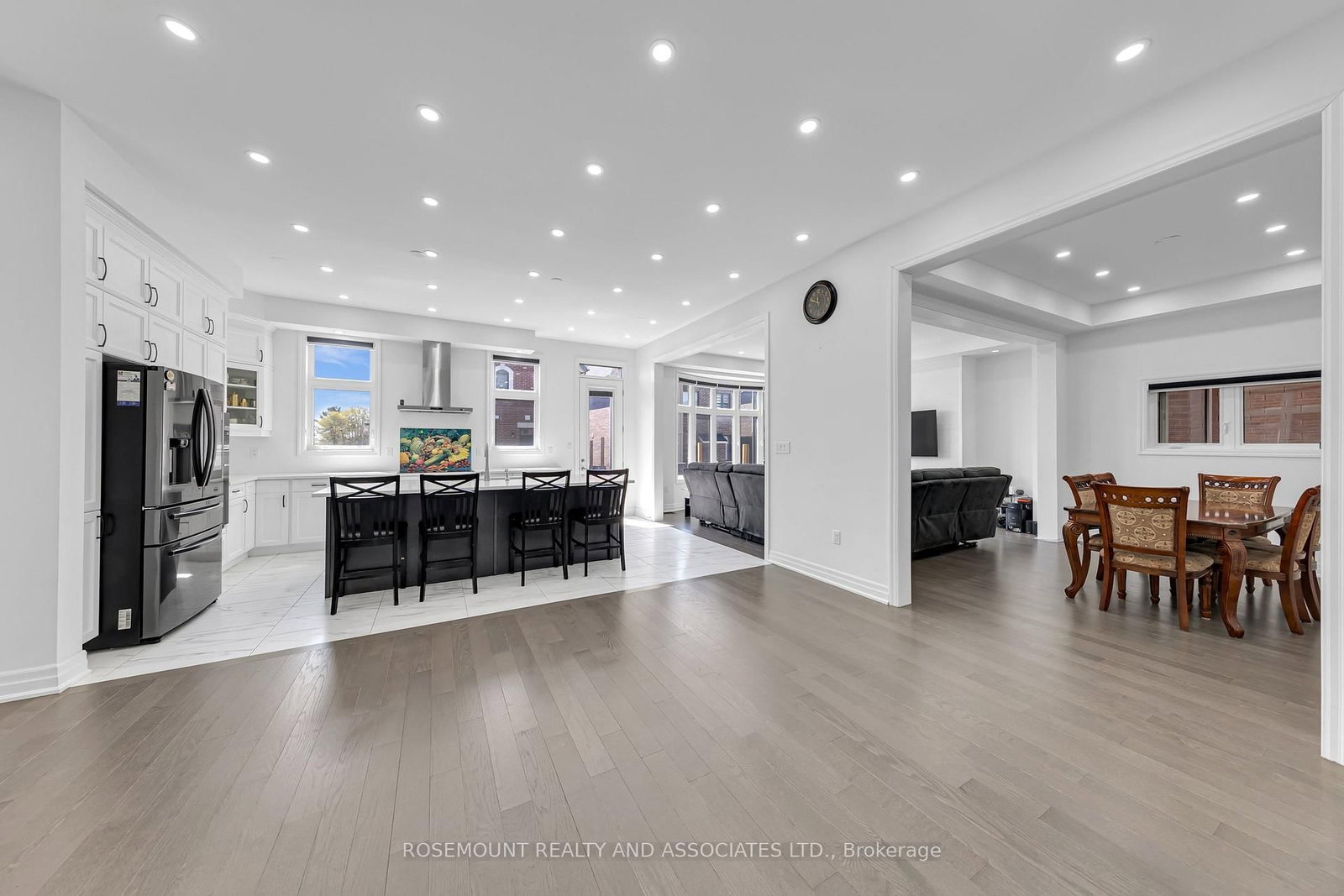 1423 Swallowtail Lane • Pickering, ON photo 12