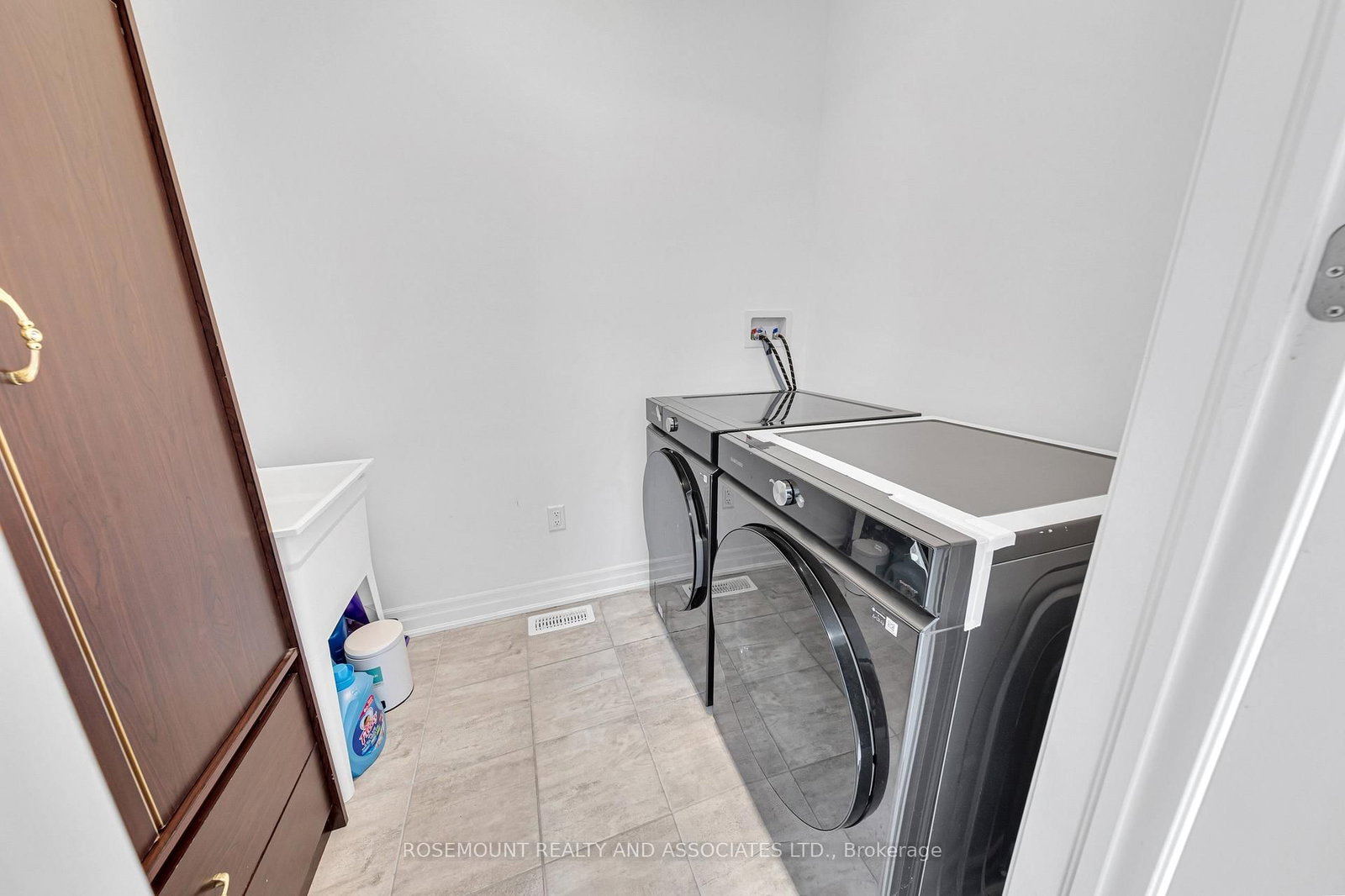 1423 Swallowtail Lane • Pickering, ON photo 29