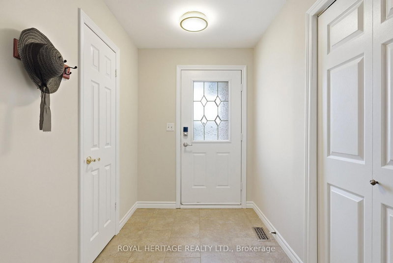 24 Summerlea Crt, Clarington, L1E 1B5 | Image 3