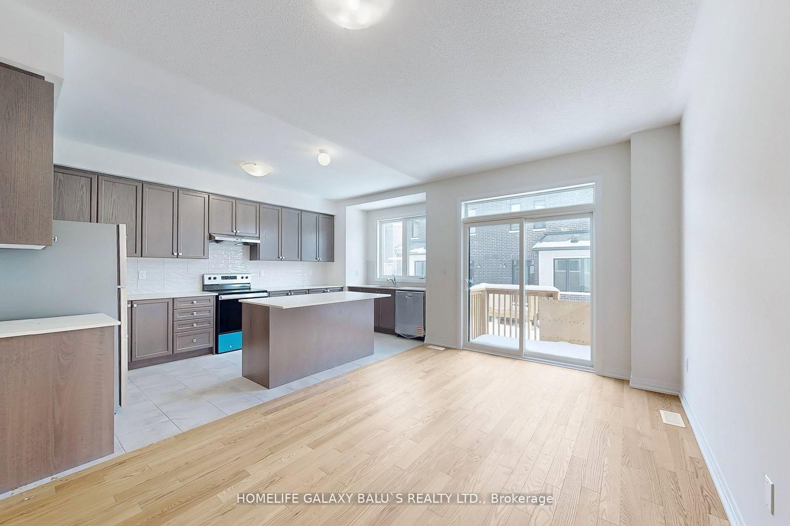 2943 Nakina Street - Photo 3