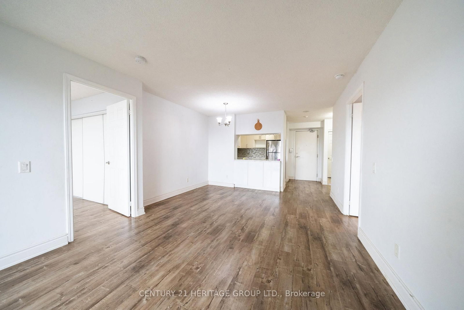 8 Mondeo Drive, Unit 415 - Photo 15