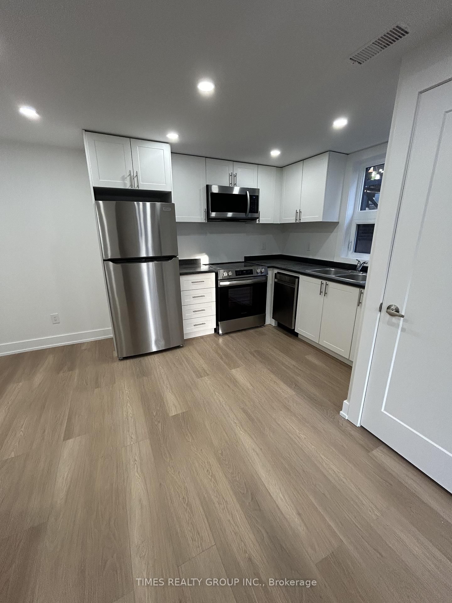 137 Curzon Street, Unit 3 - Photo 20