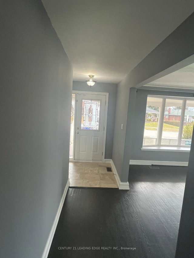912 Crocus Crescent