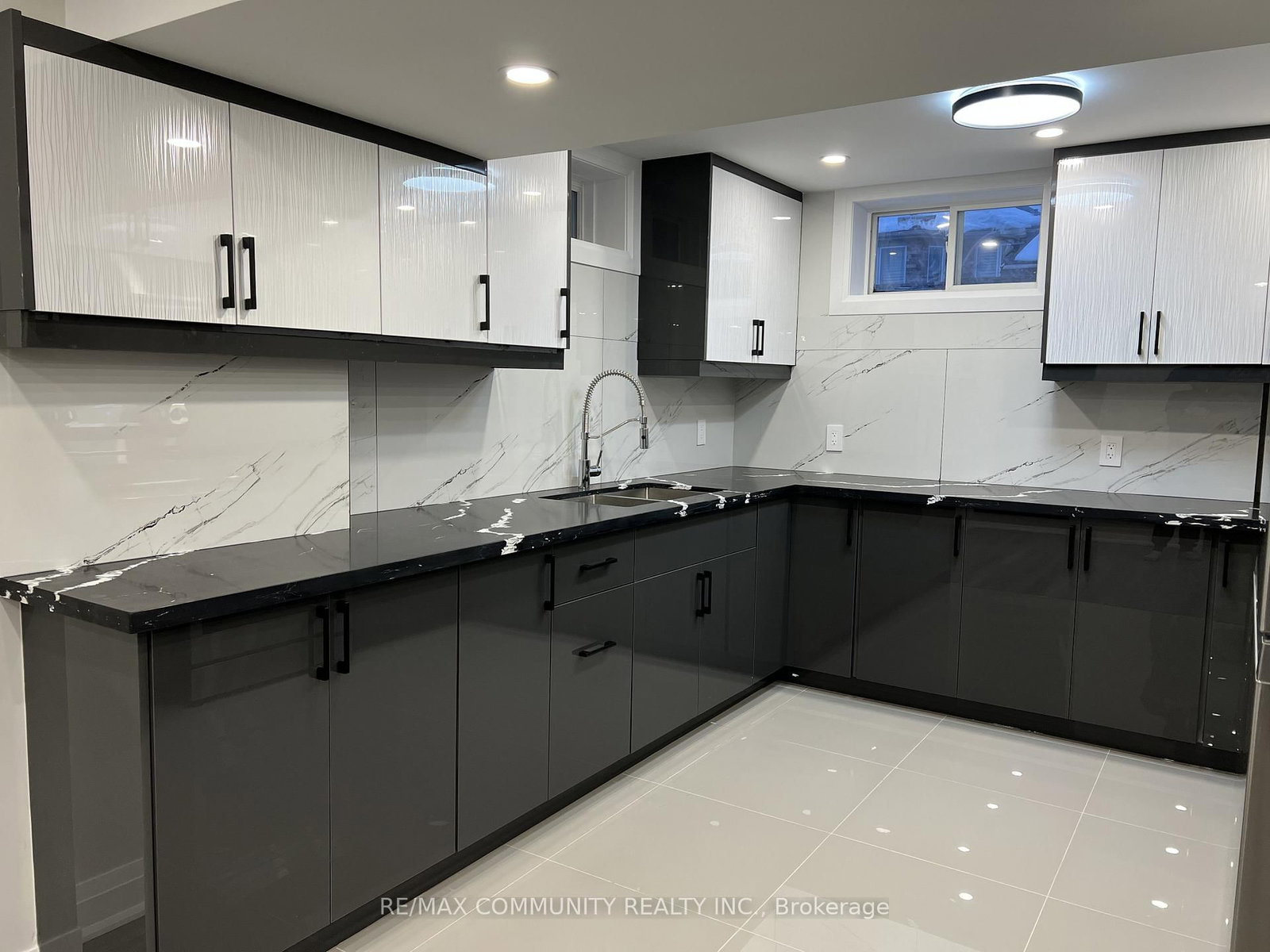 21 Hazeldine Drive, Unit Bsmt - Photo 4