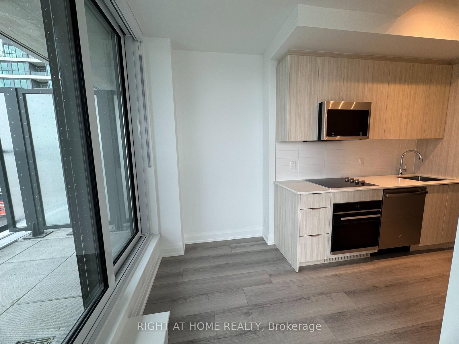 743 Warden Avenue - Photo 18
