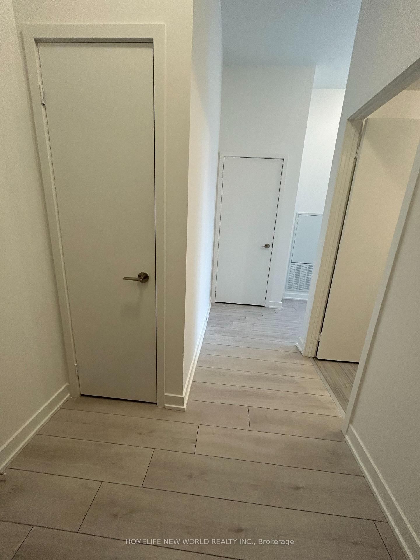 2033 Kennedy Road N, Unit 802 - Photo 8