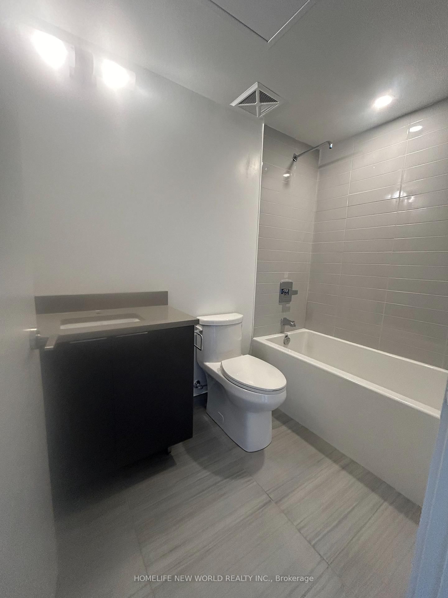2033 Kennedy Road N, Unit 802 - Photo 9