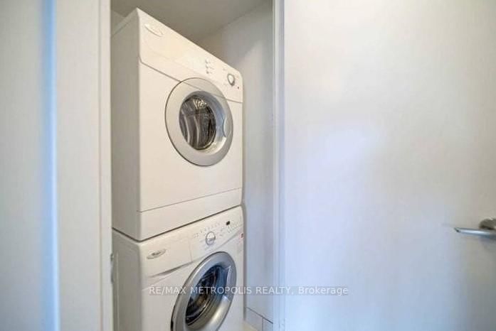 255 Village Green Square, Unit 609 - Photo 8