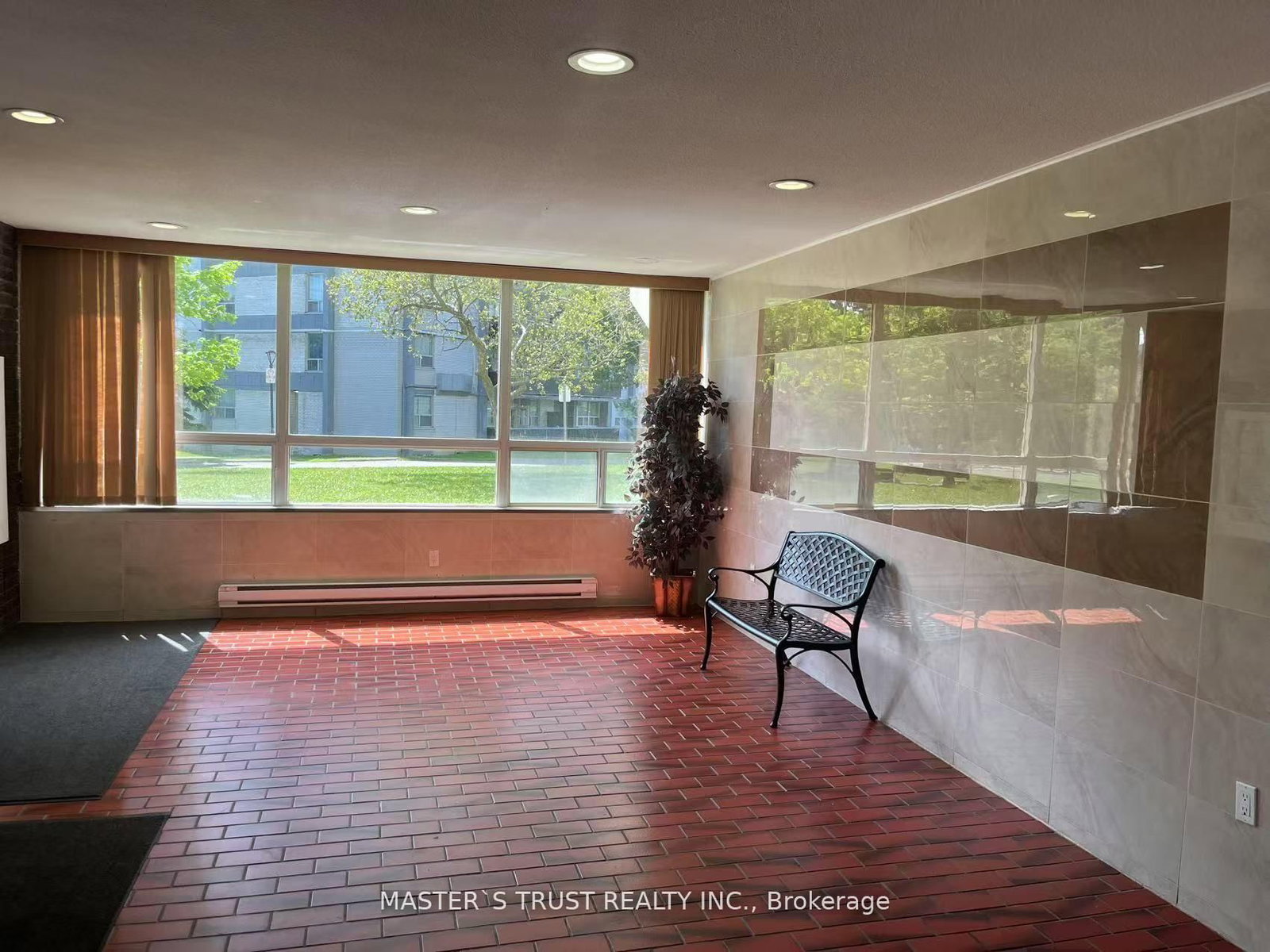 3420 Eglinton Avenue E, Unit 903 - Photo 3