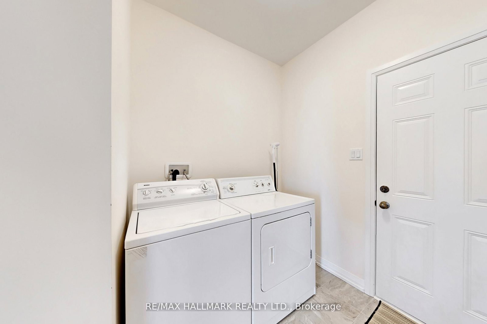 2 Holtby Court • Scugog, ON photo 24