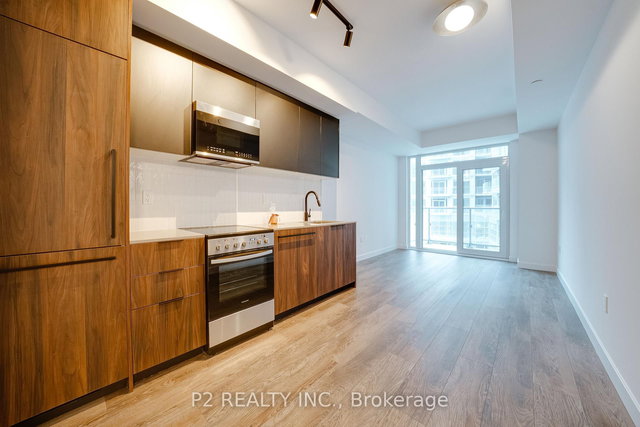 228 - 1635 MILITARY Trail