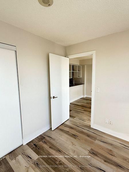 125 Village Green Square, Unit 3908 - Photo 11
