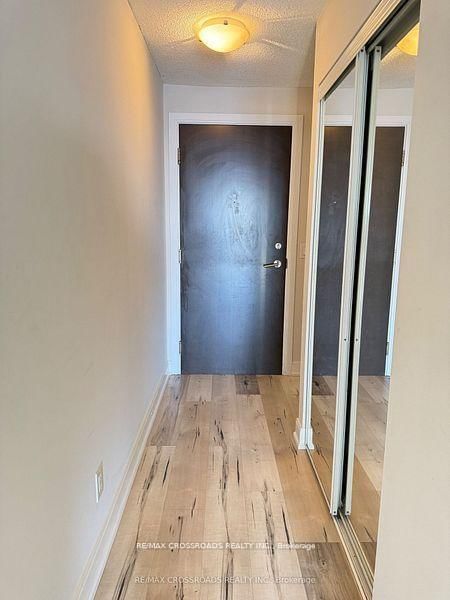 125 Village Green Square, Unit 3908 - Photo 3