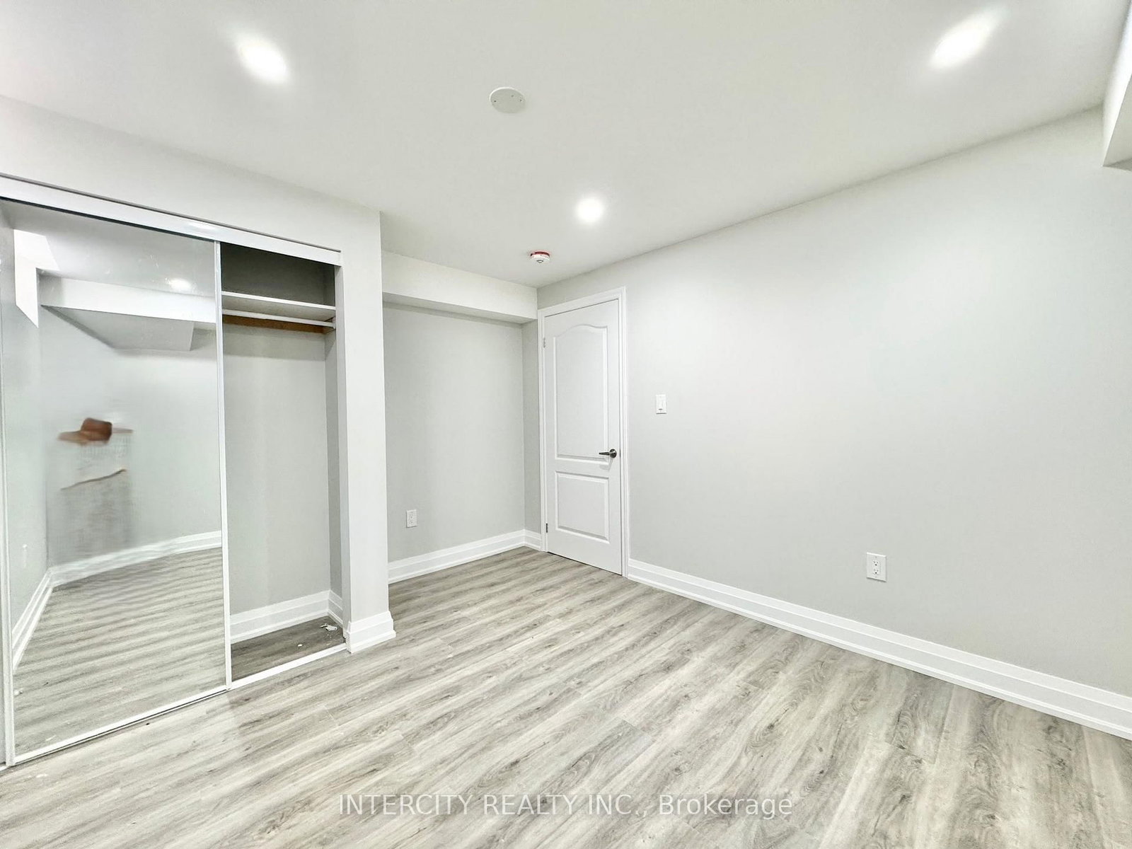 299 Fleetwood Drive - Photo 4