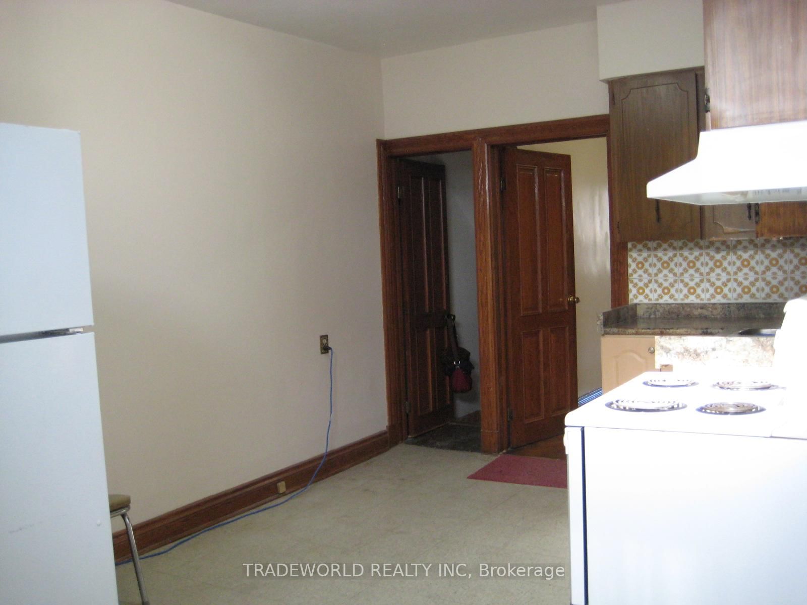 Main Fl-759 Gerrard Street, Toronto, ON, photo 3