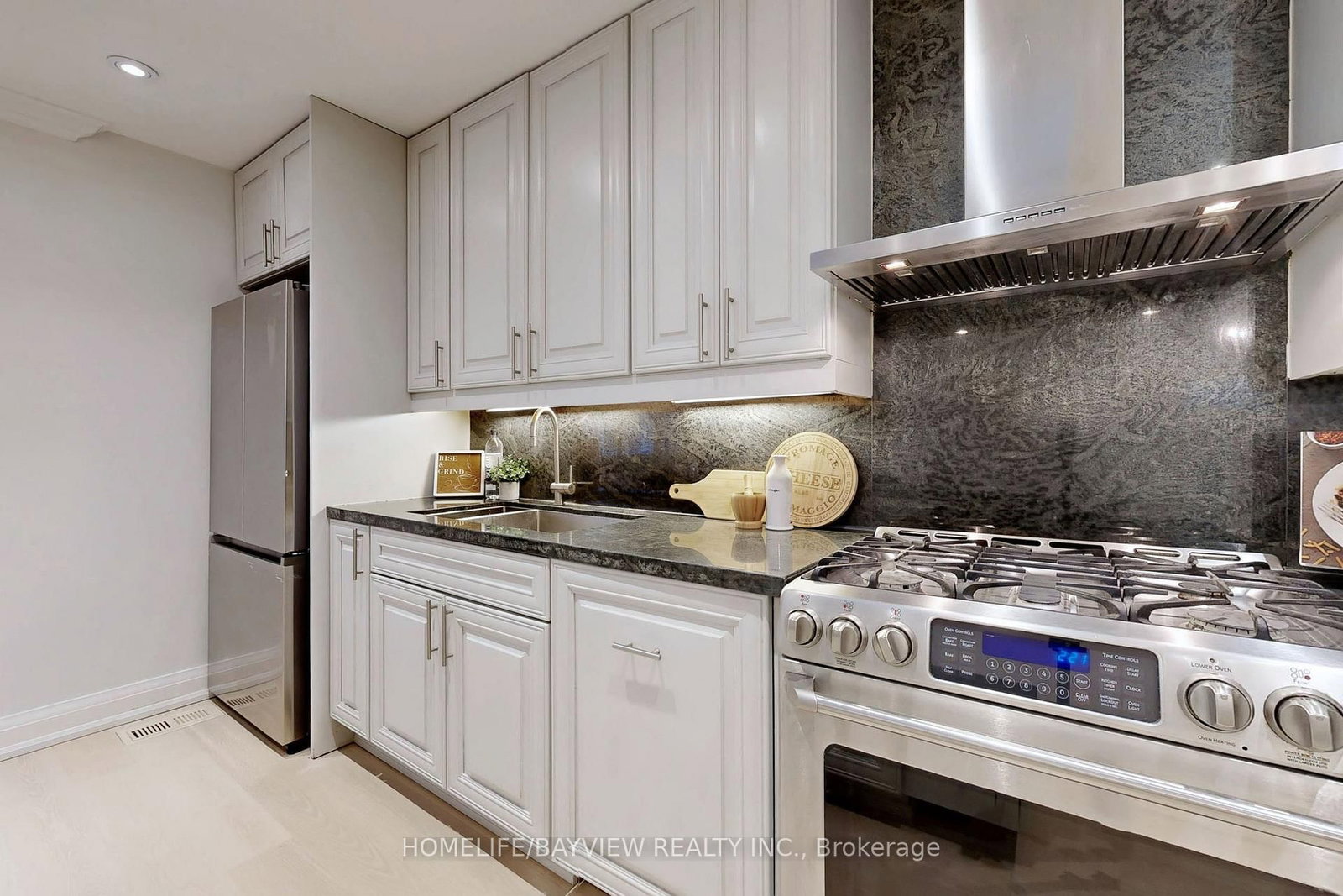 1607 Woodbine Heights Boulevard - Photo 9