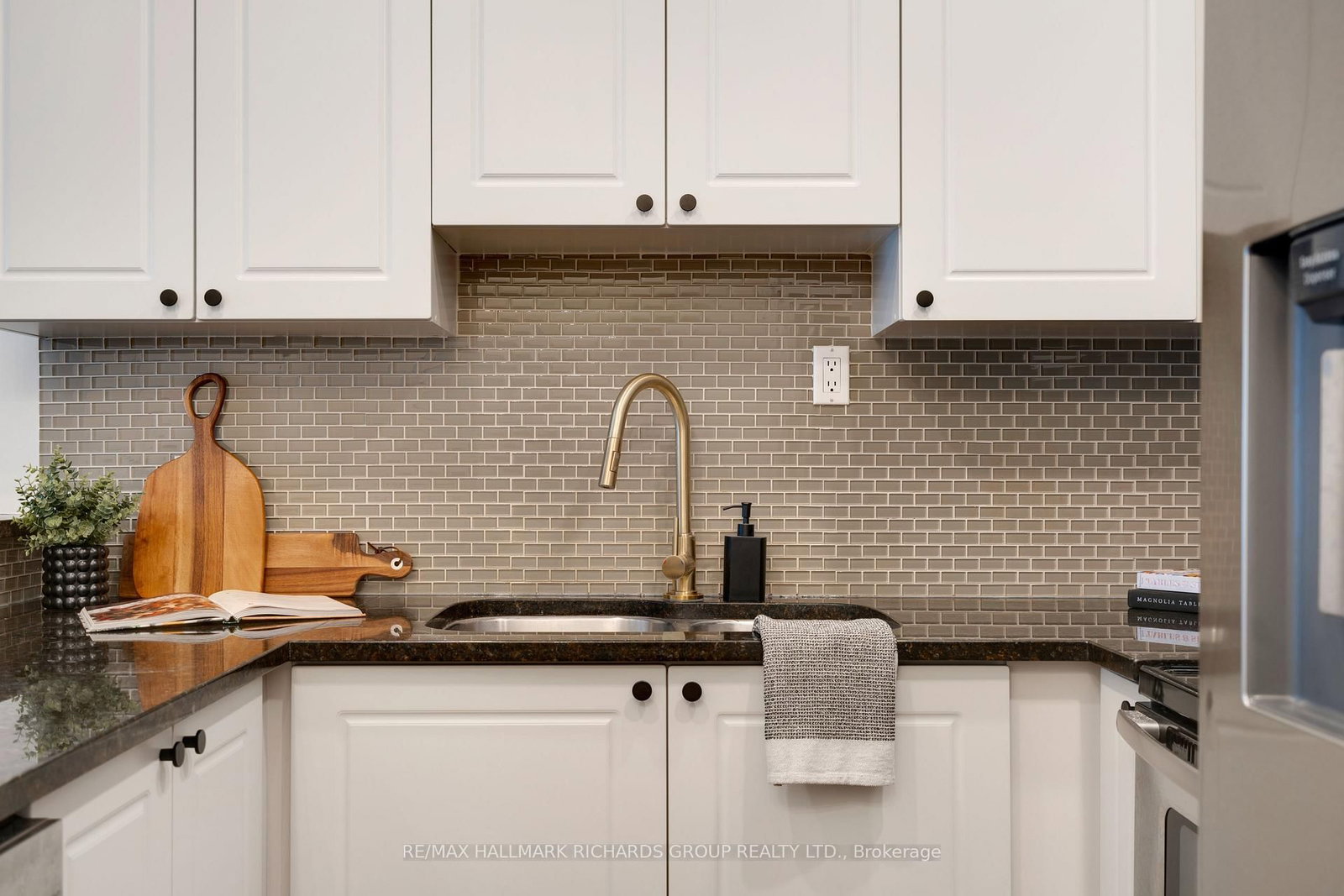 325 Kingston Road, Unit 101 - Photo 4