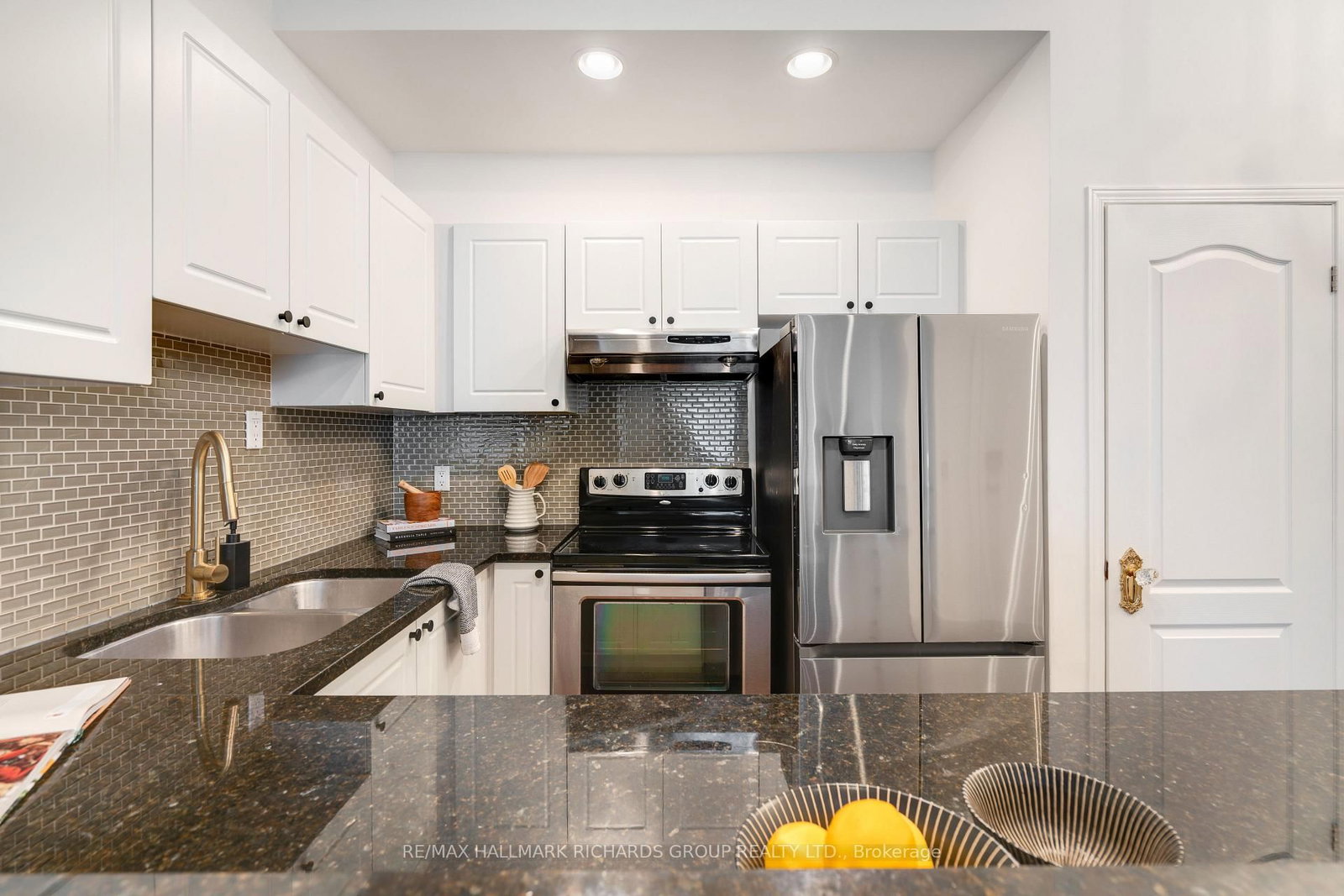325 Kingston Road, Unit 101 - Photo 5