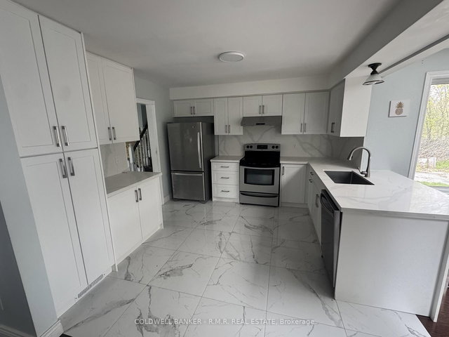 1549 Simcoe Street N