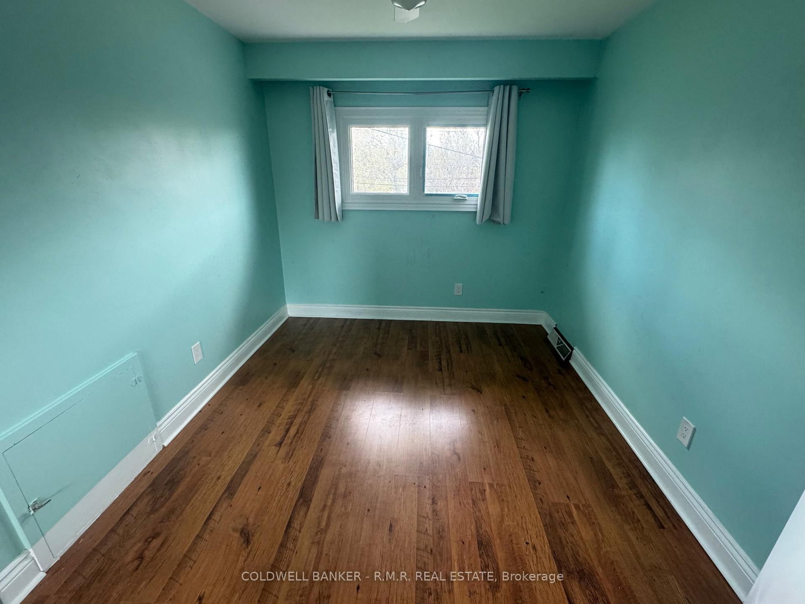 1549 Simcoe Street N - Photo 7