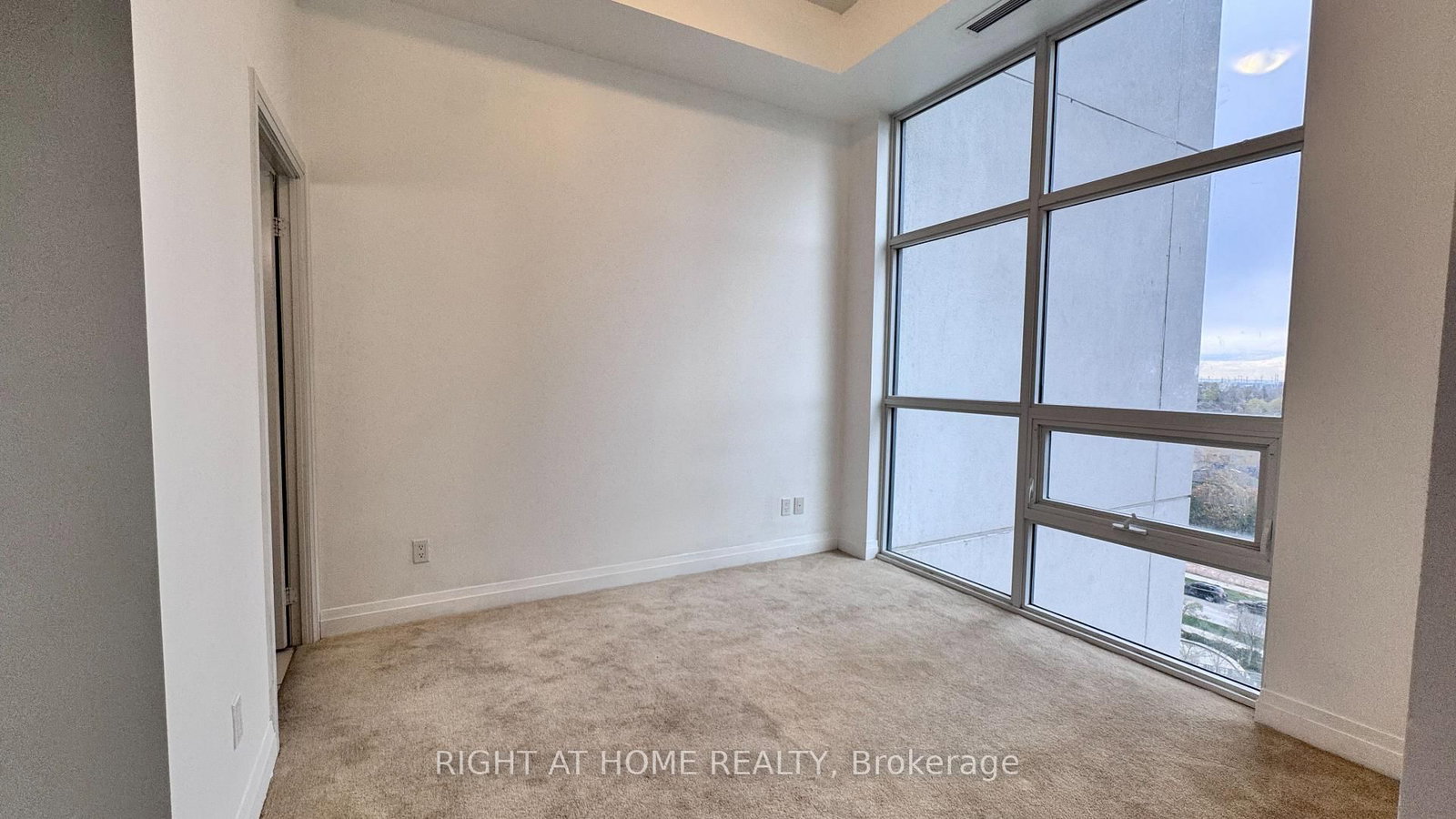 20 Meadowglen Place, Unit 824 - Photo 11