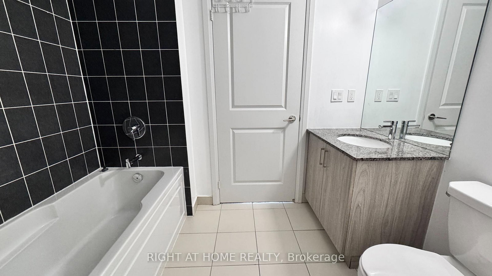20 Meadowglen Place, Unit 824 - Photo 16