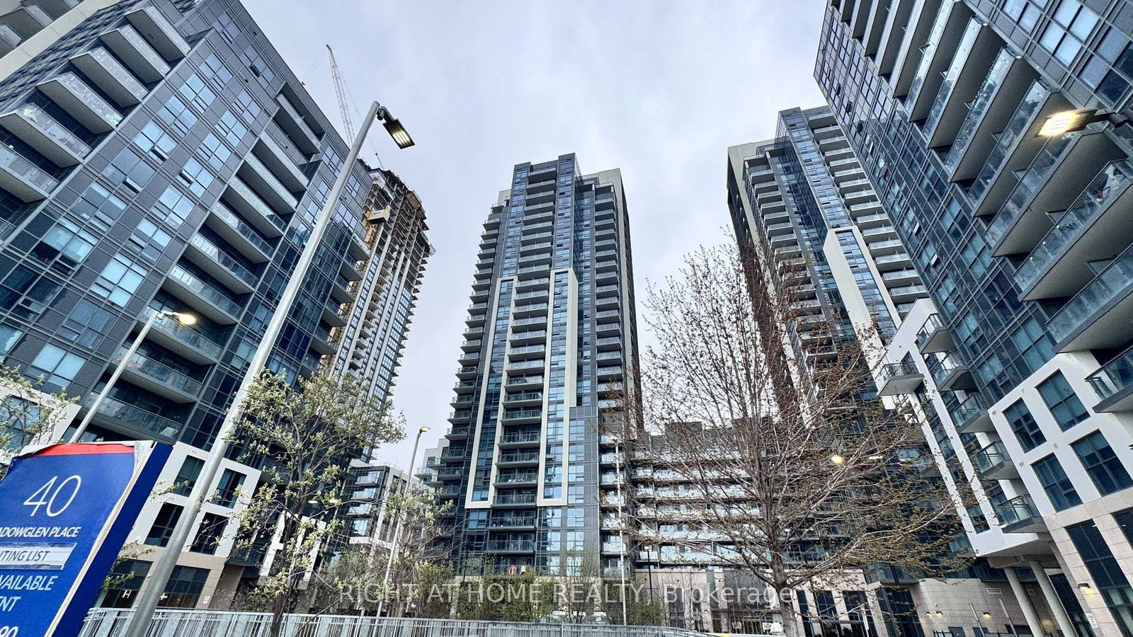 20 Meadowglen Place, Unit 824 - Photo 18