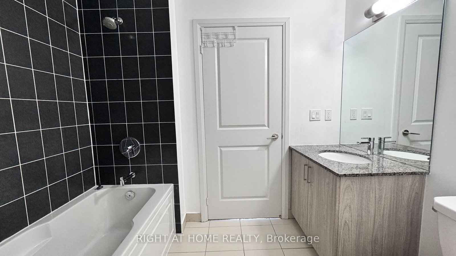 20 Meadowglen Place, Unit 824 - Photo 19