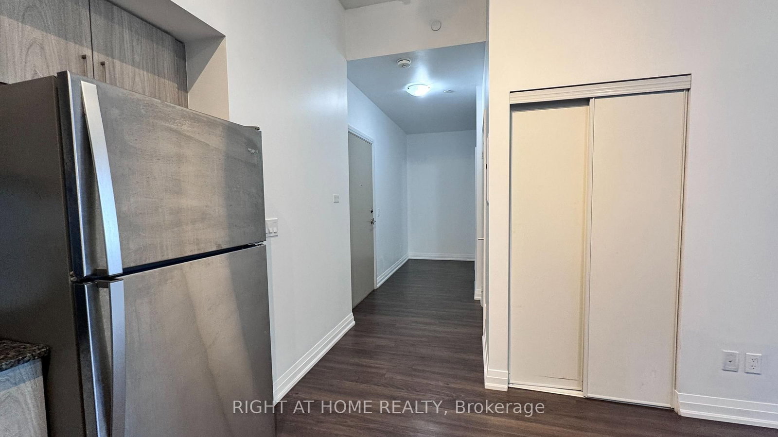 20 Meadowglen Place, Unit 824 - Photo 7