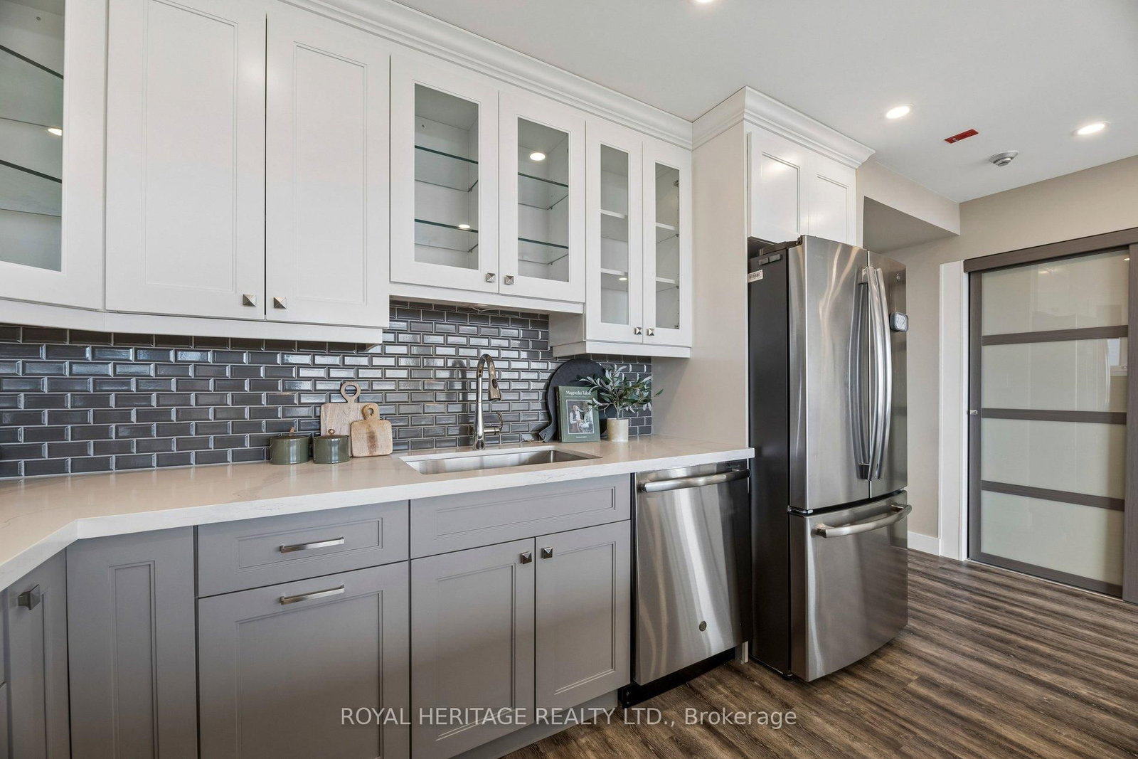 711 Rossland Road E, Unit 1209 - Photo 9