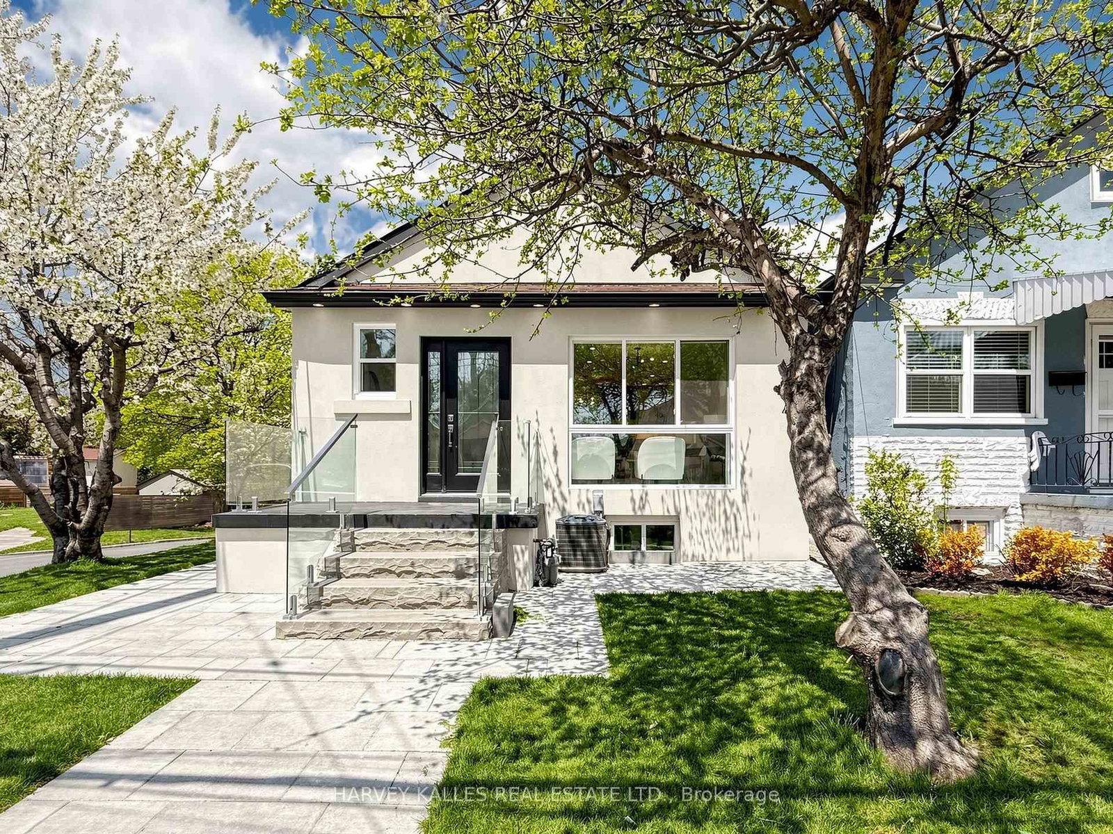 Detached House for sale at 982 Cosburn Avenue, Toronto, Ontario, M4C 2X1 - Woodbine-Lumsden - MLS: E13113962