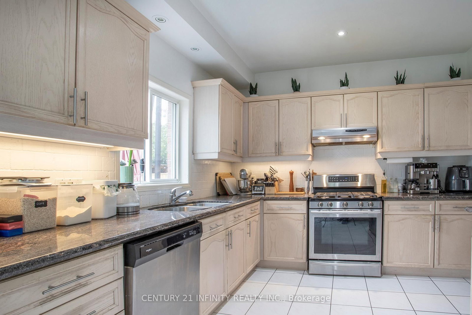 1484 Sandhurst Crescent - Photo 17