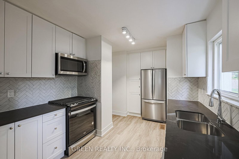 home for lease on 08-2041 Victoria Park Avenue
