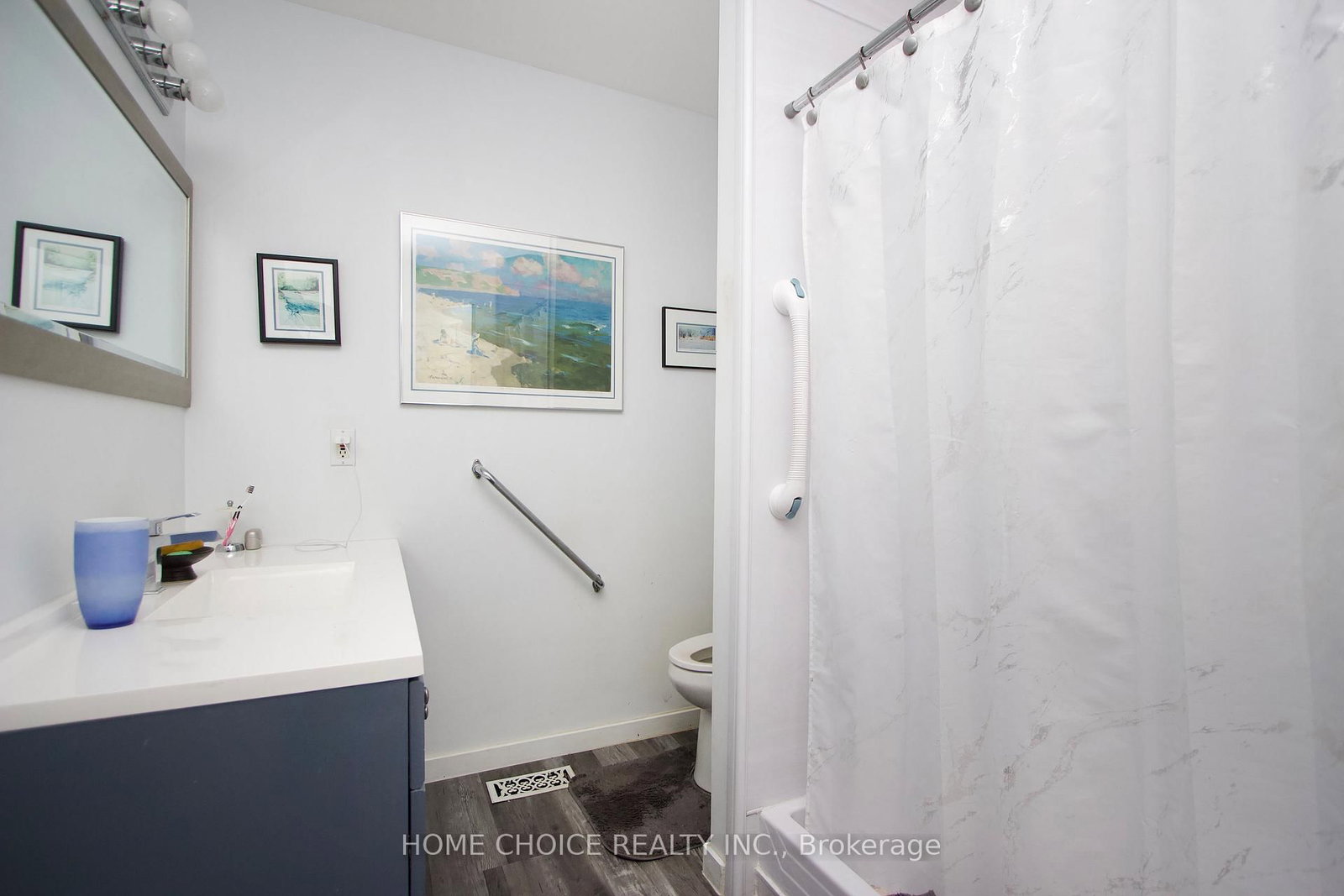 27 Niagara Trail • Clarington, ON photo 18
