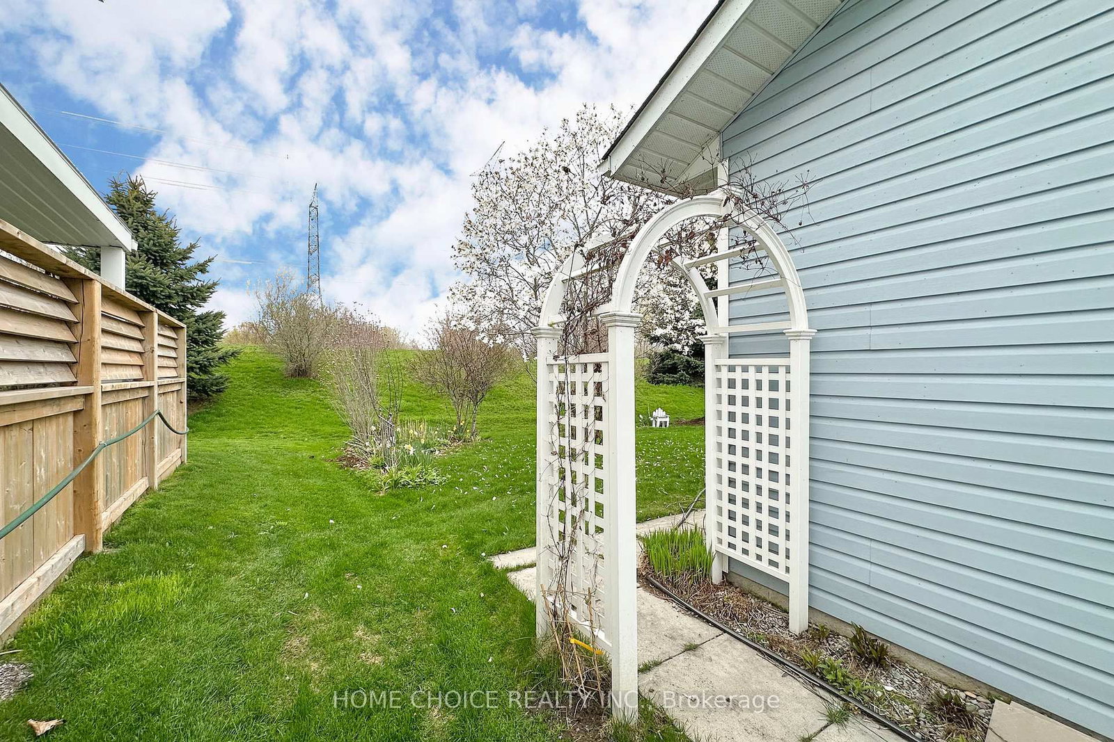 27 Niagara Trail • Clarington, ON photo 21