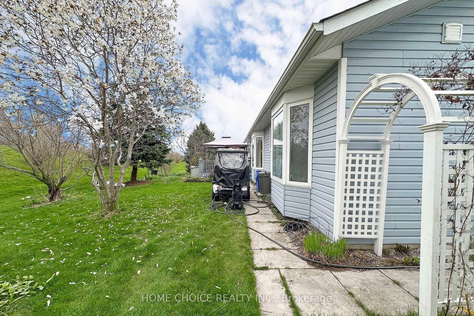 27 Niagara Trail • Clarington, ON photo 22