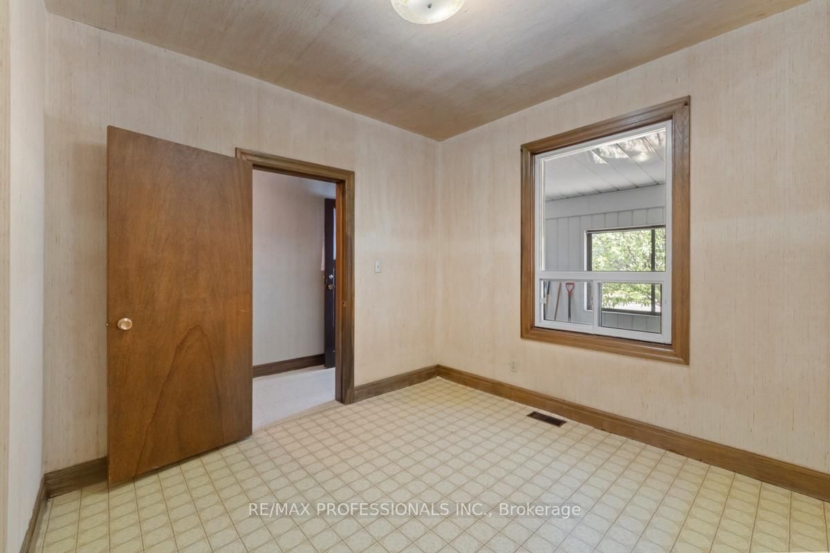 328 Donlands Avenue - Photo 16