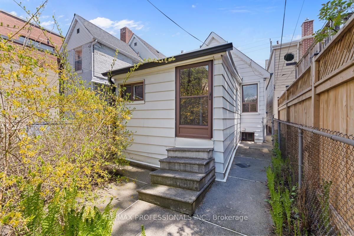 328 Donlands Avenue - Photo 21