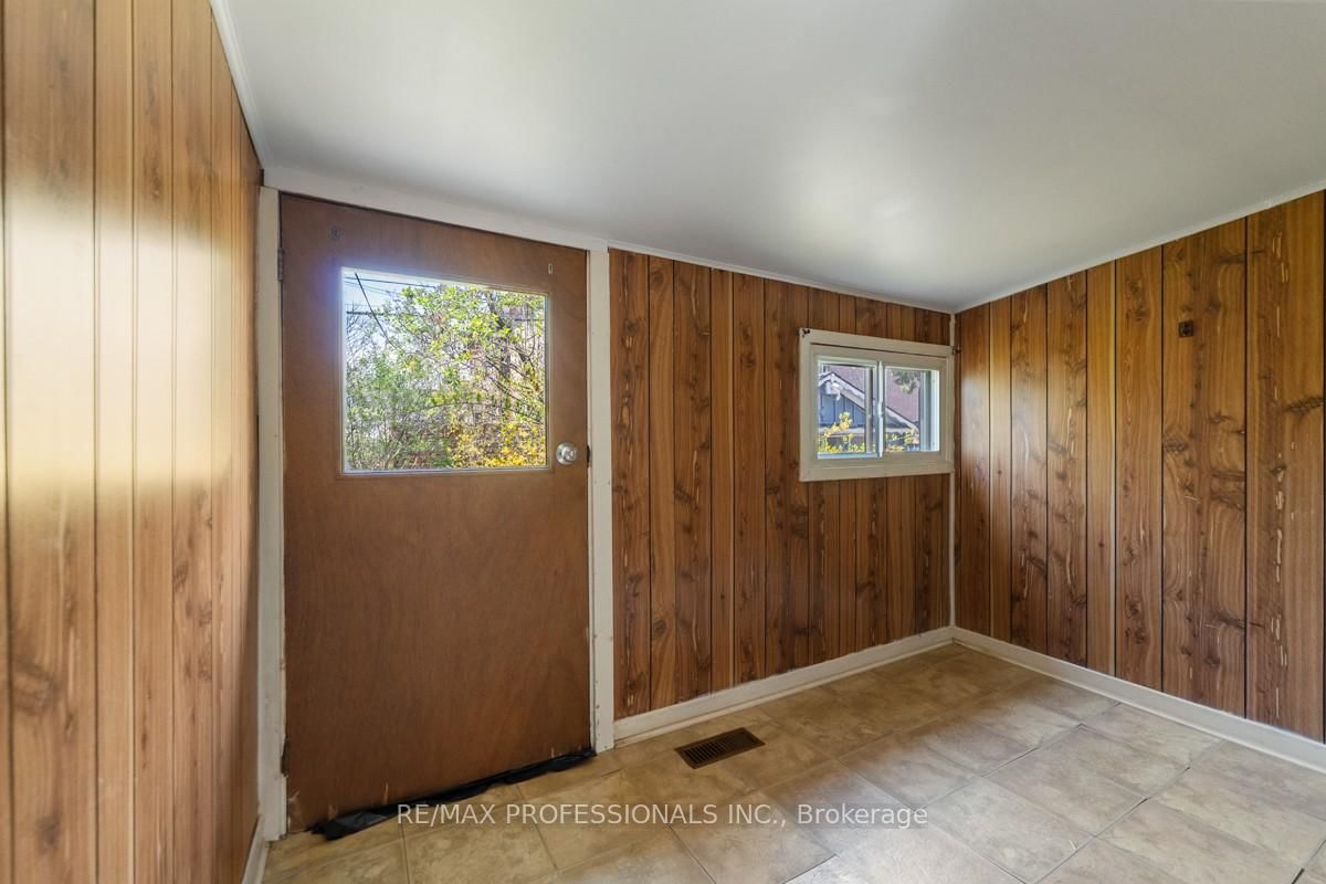 328 Donlands Avenue - Photo 4