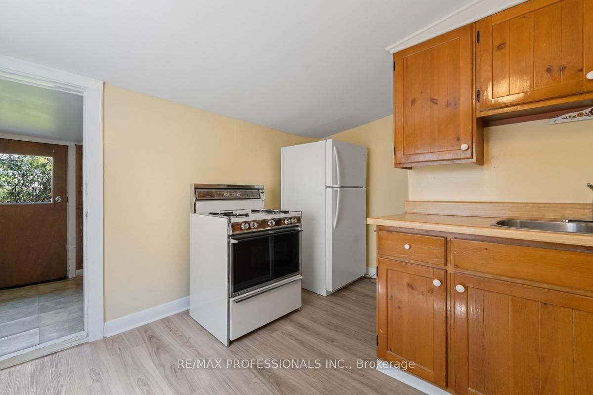 328 Donlands Avenue - Photo 9