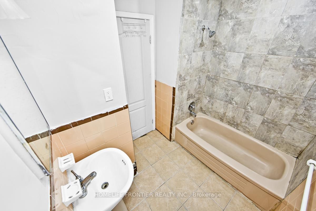 2953 Lawrence Avenue E - Photo 13