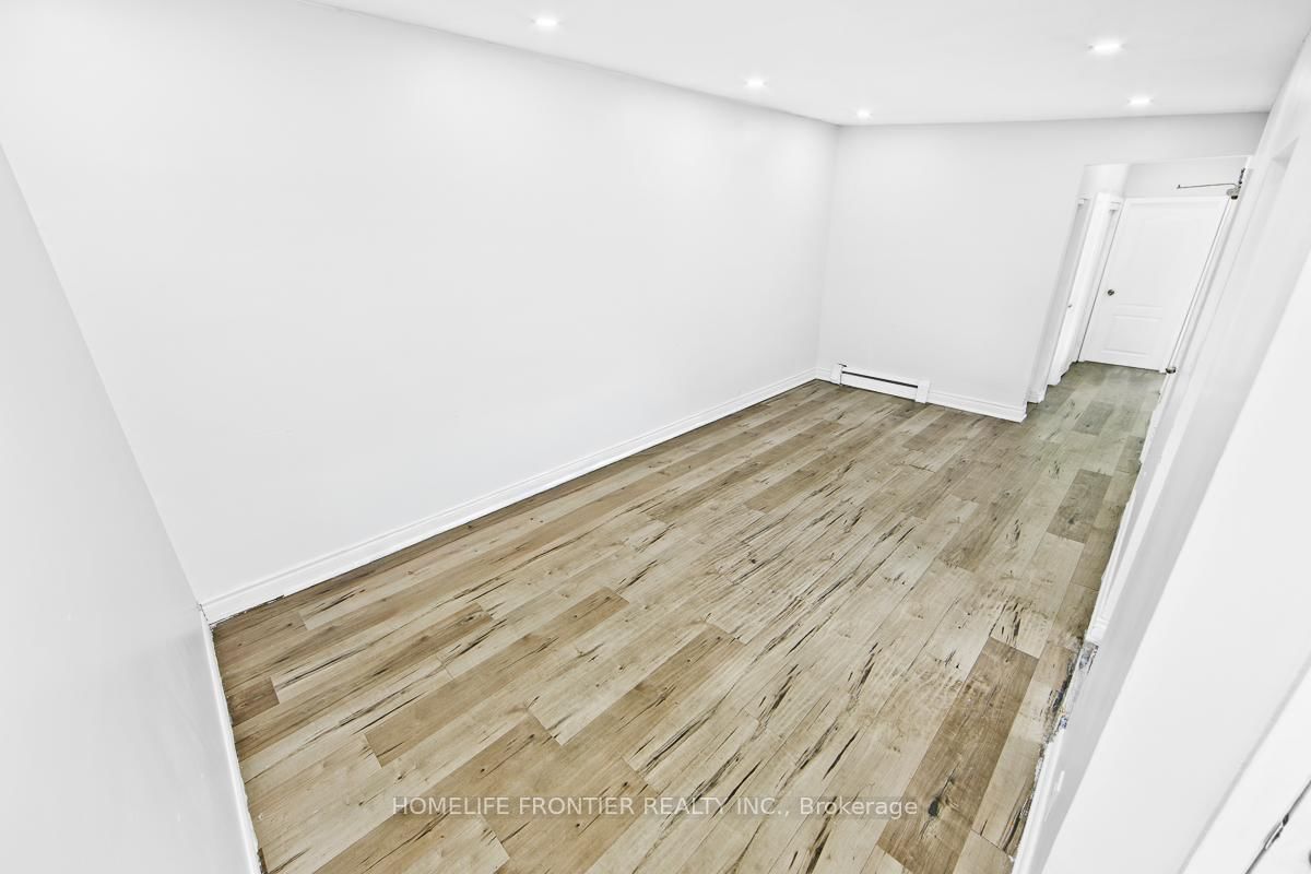 2953 Lawrence Avenue E, Unit upper - Photo 15